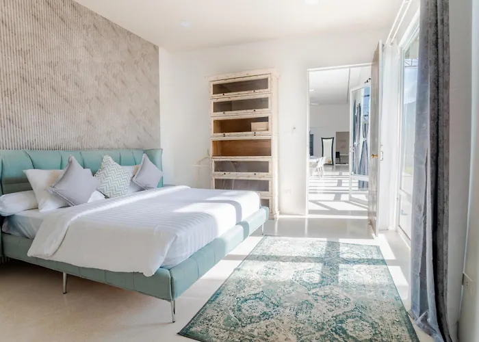 Rocka Villa Maenam